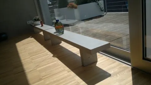 Kundenbild: eingebautes Betonwaschbecken bzw. Betonmöbel