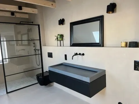Kundenbild: eingebautes Betonwaschbecken bzw. Betonmöbel
