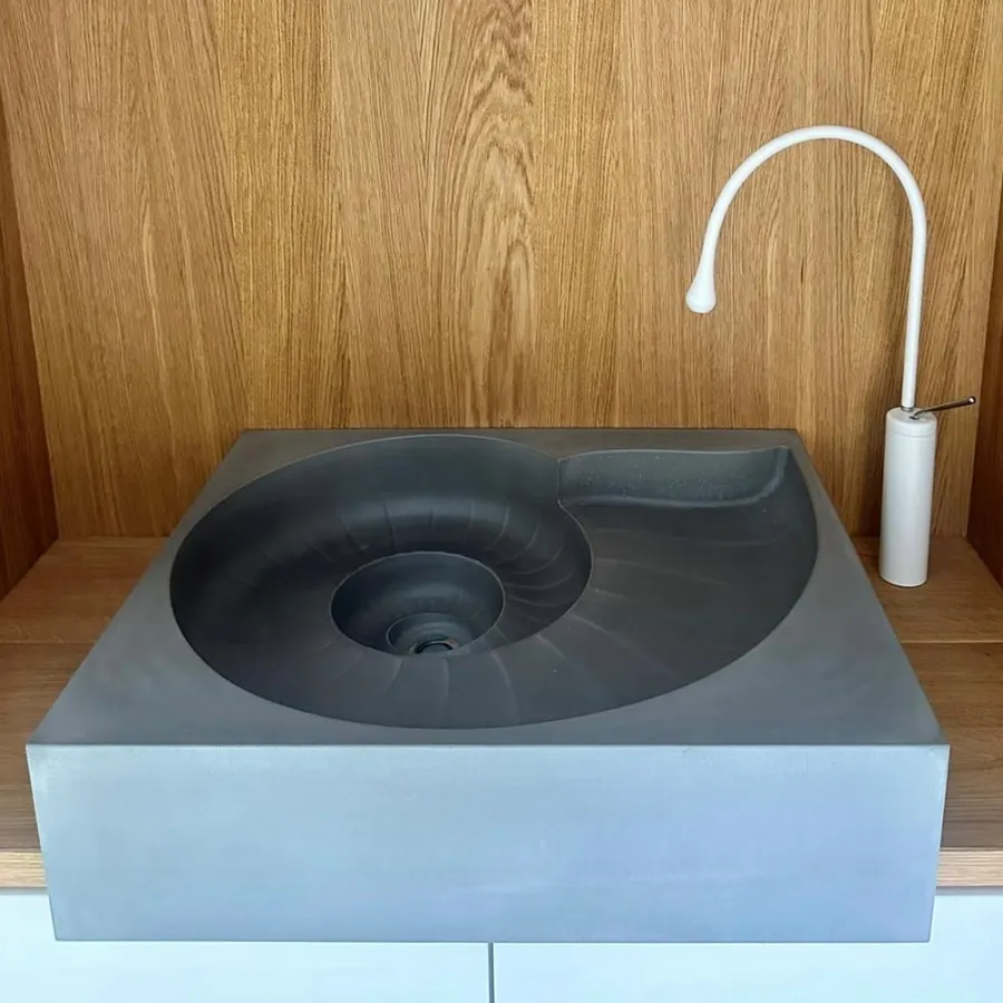 Kundenbild: eingebautes Betonwaschbecken bzw. Betonmöbel