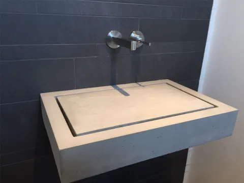 Kundenbild: eingebautes Betonwaschbecken bzw. Betonmöbel
