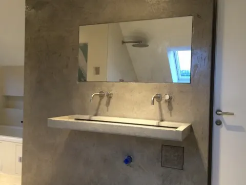 Kundenbild: eingebautes Betonwaschbecken bzw. Betonmöbel