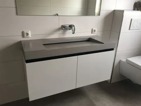 Kundenbild: eingebautes Betonwaschbecken bzw. Betonmöbel